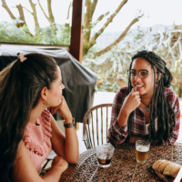 langage corporel synchronisation pendant une conversation 